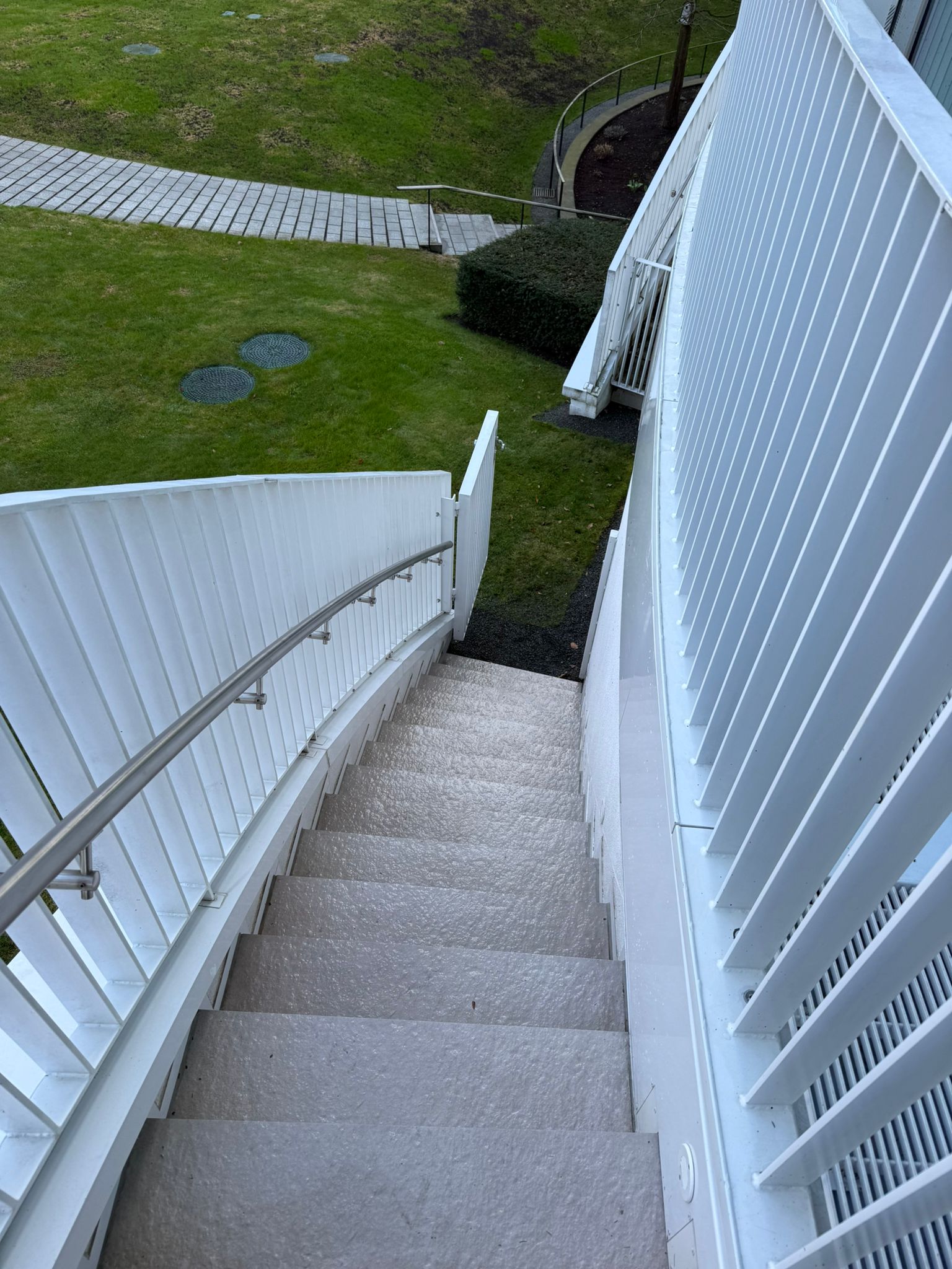 Treppenreinigung in Scharbeutz – Gartentreppe nach der Reinigung