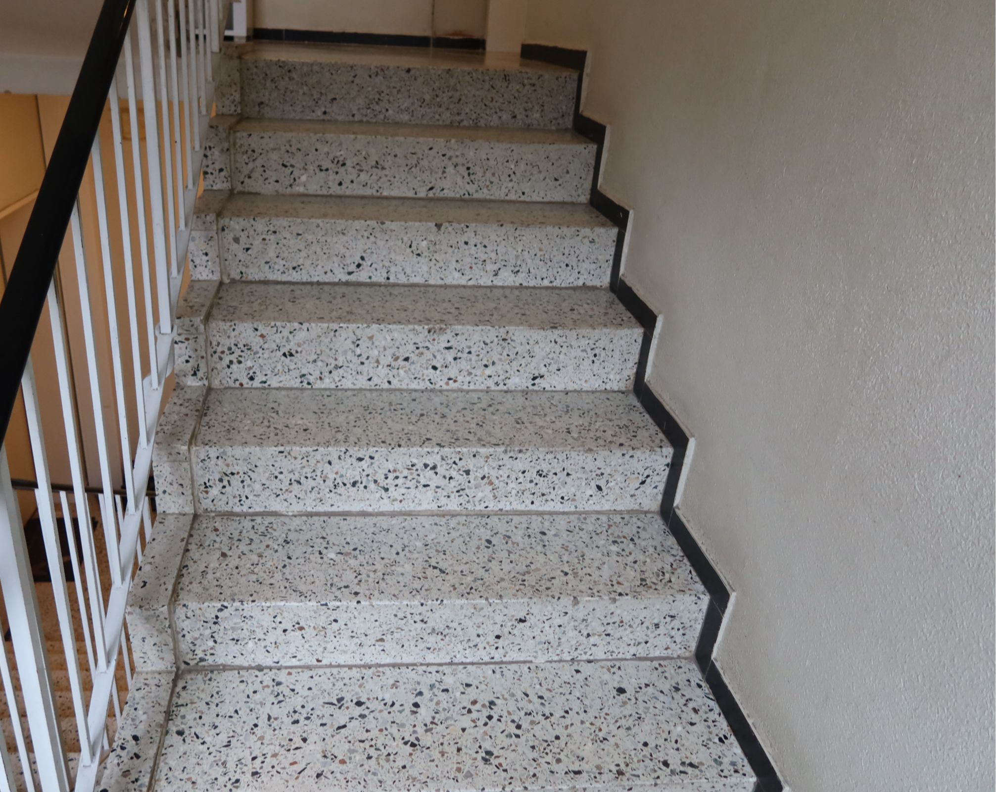 Treppenhaus in Lübeck nach der Reinigung